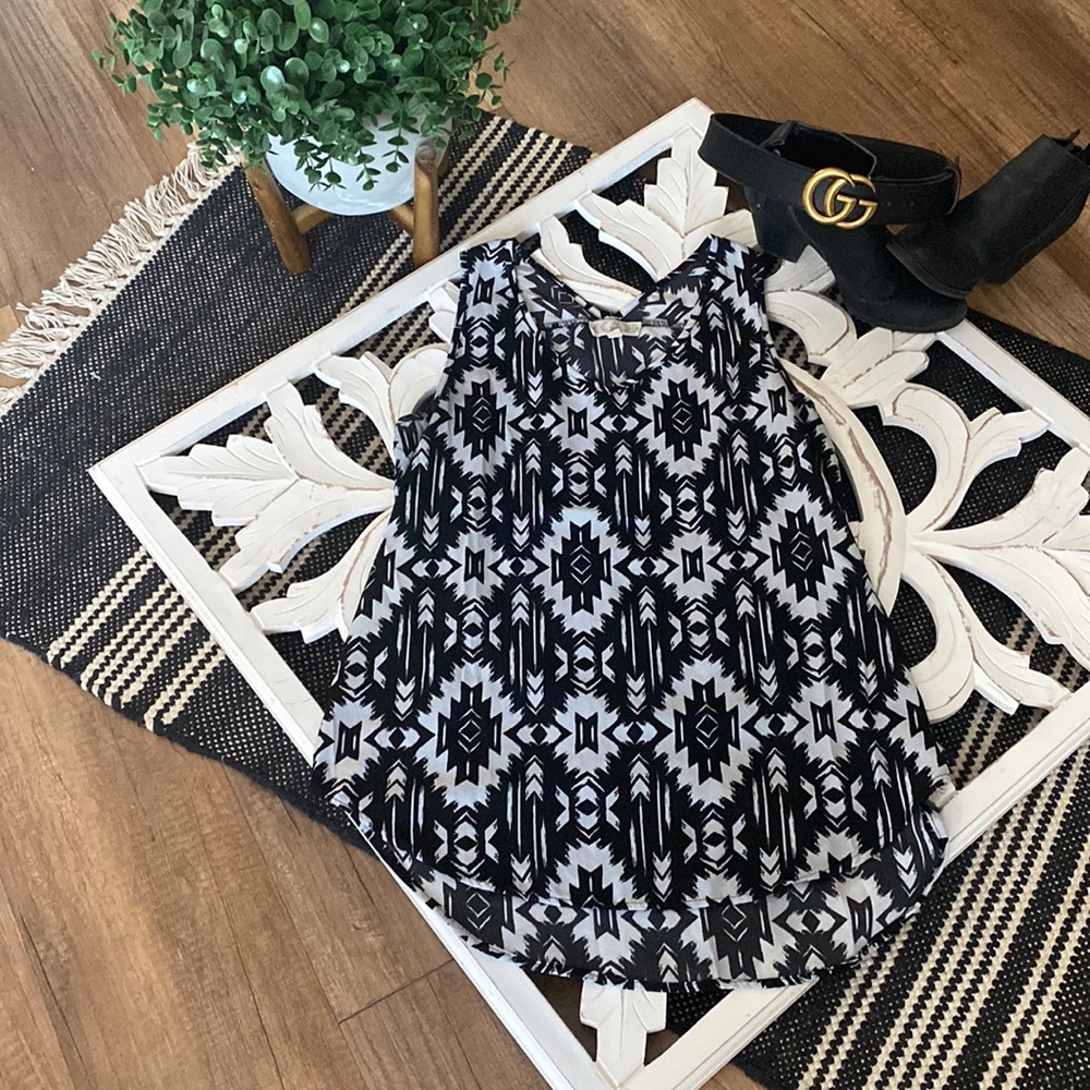 Pink Rose black and white patterned blouse. Size large.